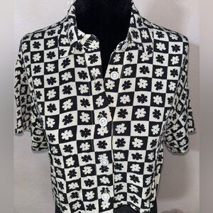 Chic Black and White Floral Women's Cropped Button Down Shirt